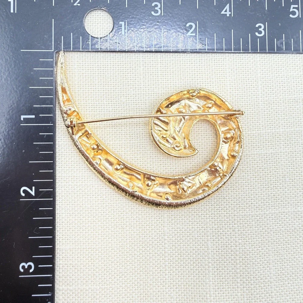 Vintage 80s Gold Tone Cheetah Animal Print Rhinestone Swirl Brooch Pin
